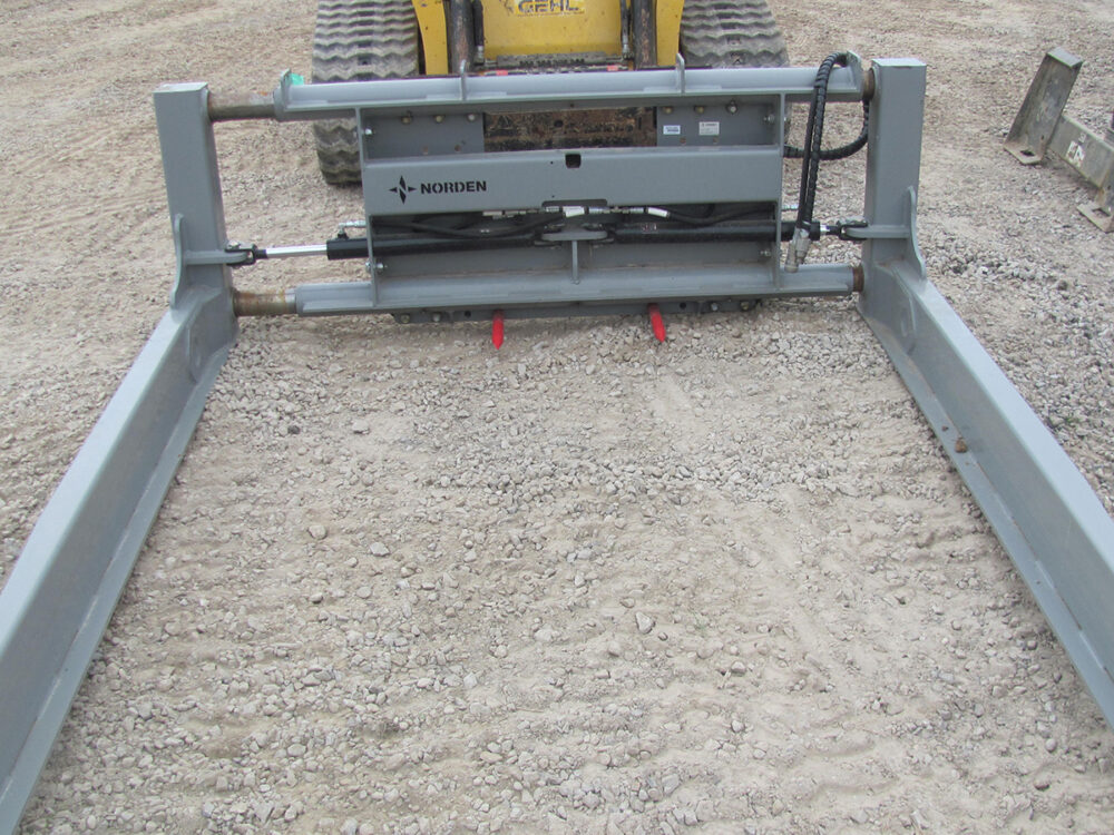 Slightly used on-edge Norden bale squeeze, 4,000 lb. lift capacity, serial #SQ24142, in good condition.