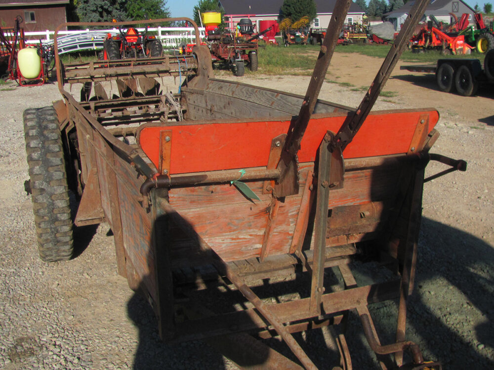 Used New Idea 12A manure spreader, approx. 100 bu capacity, 2-wheel with steel wheels and rubber, in fair condition.