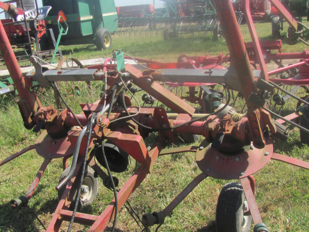 Used Tedder (Galfre) 4-basket, approximately 17' wide, with hydraulic lift and manual tilt, several teeth missing.