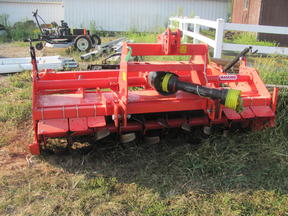 Used Maschio C230 tiller with cage roller and manual connection kit, in excellent condition.