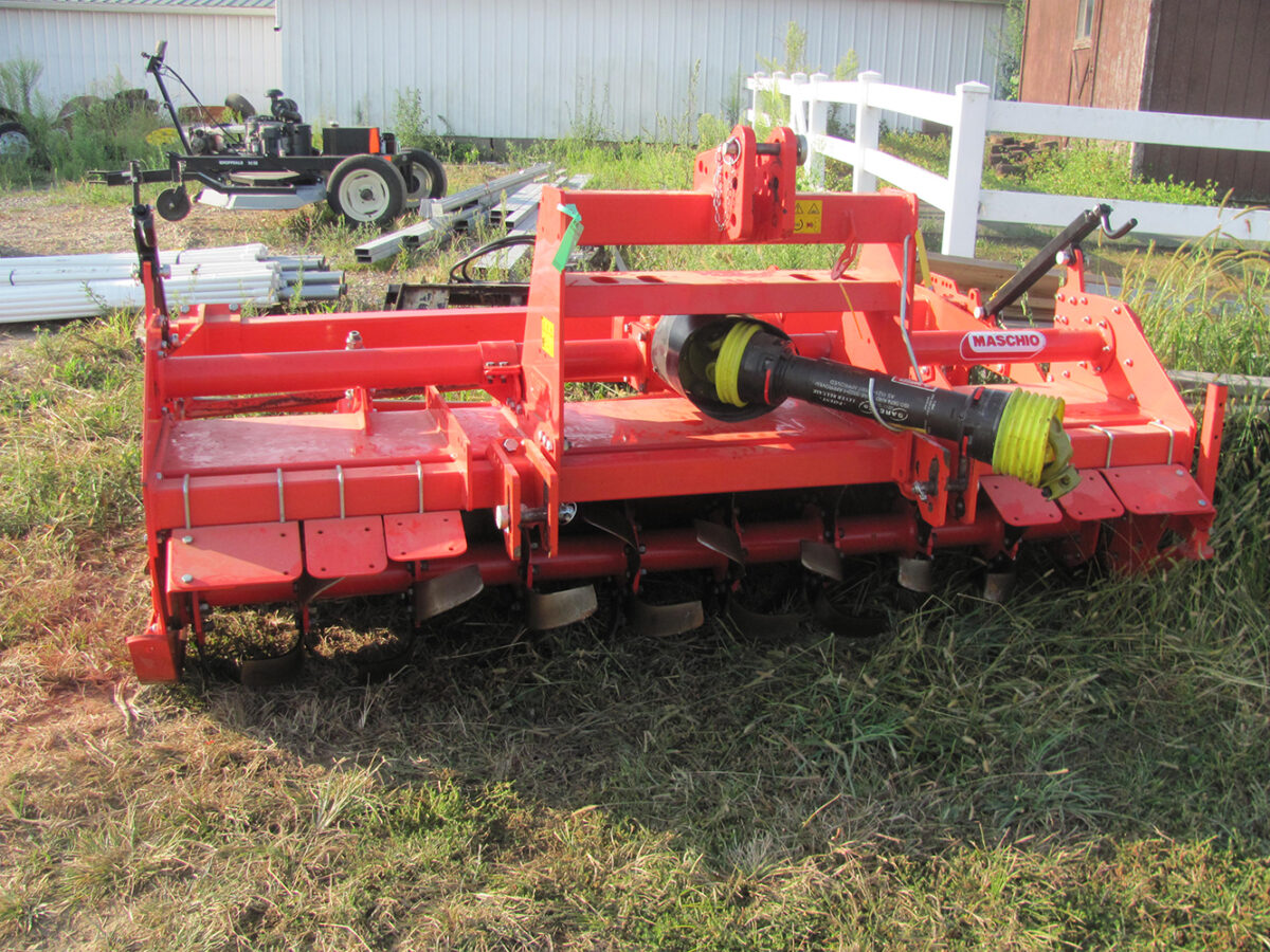Used Maschio C230 tiller with cage roller and manual connection kit, in excellent condition.