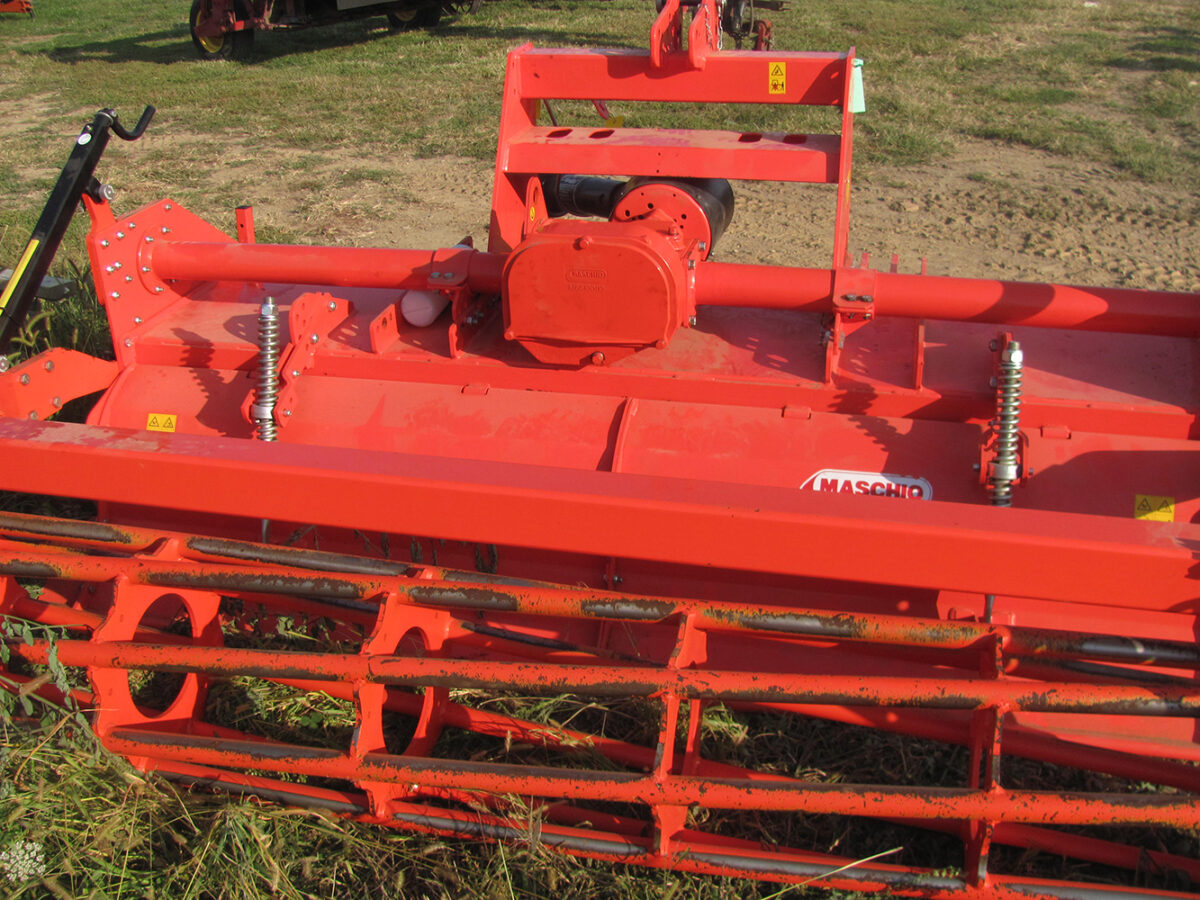 Used Maschio C230 tiller with cage roller and manual connection kit, in excellent condition.