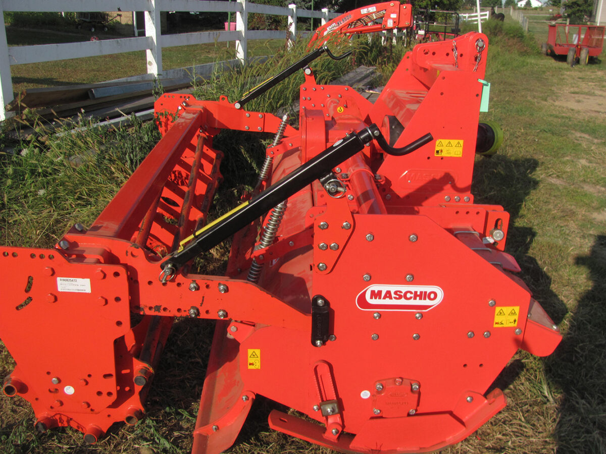 Used Maschio C230 tiller with cage roller and manual connection kit, in excellent condition.