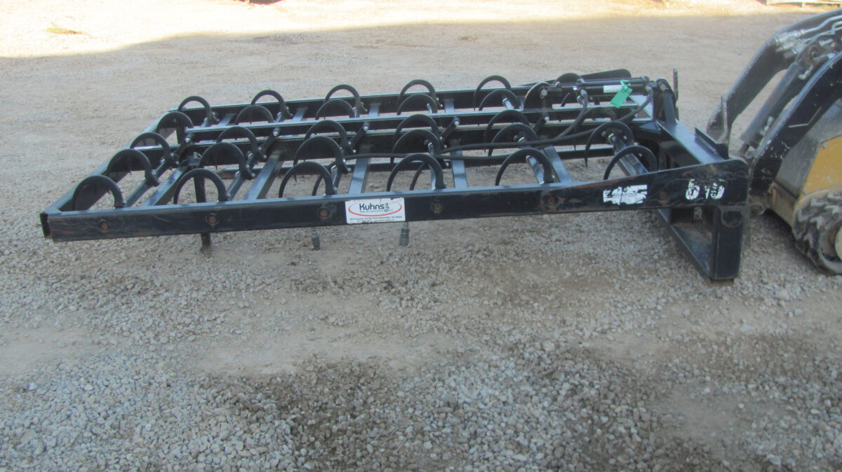 Used Kuhns 615 Grabber, in great condition. Serial number is G175123.