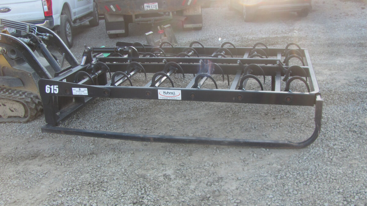 Used Kuhns 615 Grabber, in great condition. Serial number is G175123.