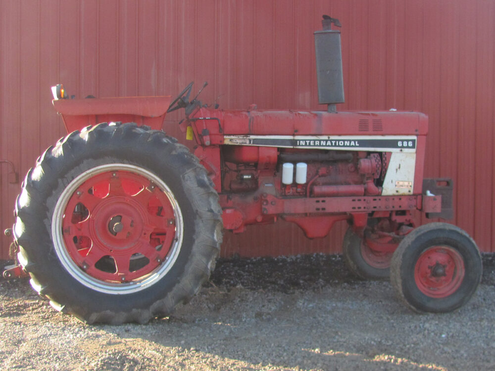 Used International 686 tractor with 7,651 hours, front weights, and serial #2450174U003272. Fan belt needs replaced.