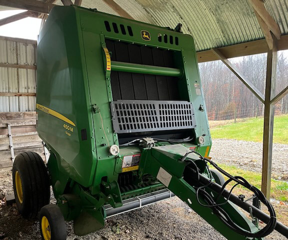 Used John Deere 450M round baler Silage Special, 2019 model, with monitor and twine tie, less than 400 bales, excellent condition, and serial #1E450MSJKK451330.