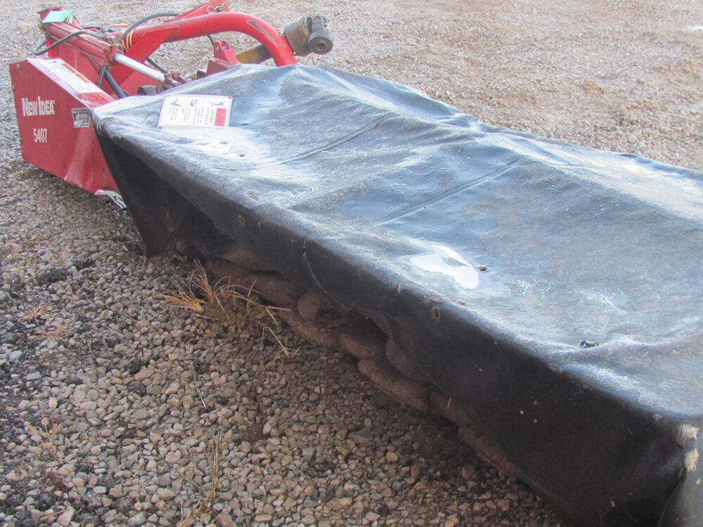 Used New Idea 5407 3-point disc mower with 6' cutting width, serial #1015408, in working condition, and needs one hydraulic outlet.