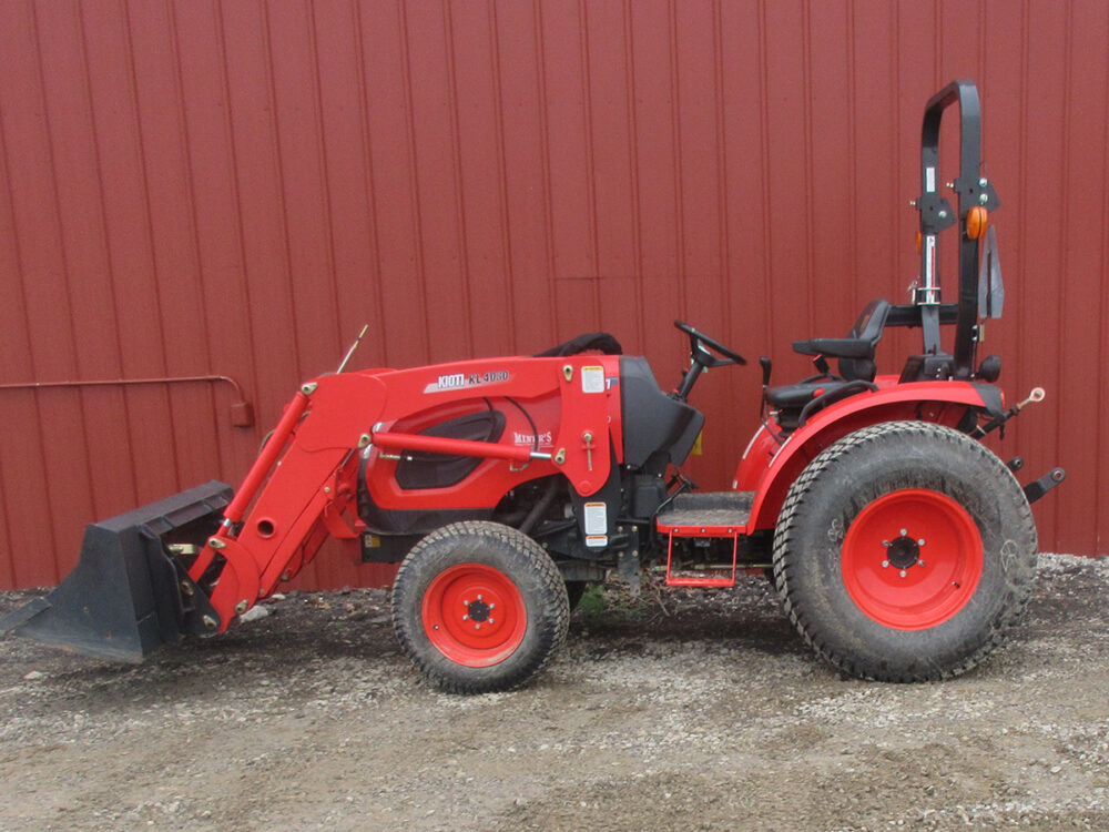 Used Kioti CK2610H tractor with 24.5 HP, 4WD, ROPS, hydrostatic transmission, loader, 100 hours, single-owner history, serial #WL95-00536, and in like-new condition.