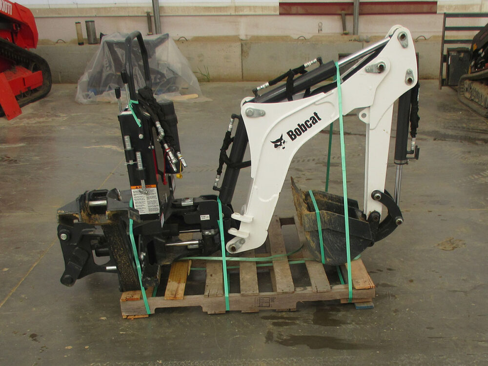 BACHOE (1025 Bobcat Tractor