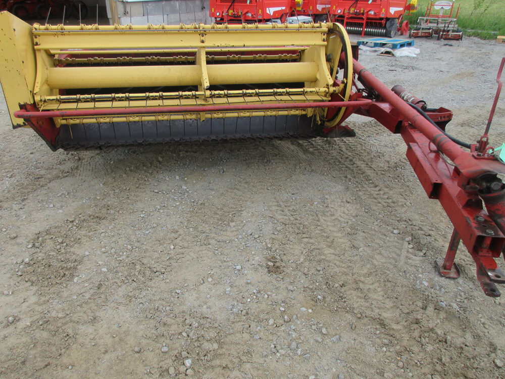 Used New Holland 472 haybine with 7' cutting width, new rubber rolls, and in excellent condition.