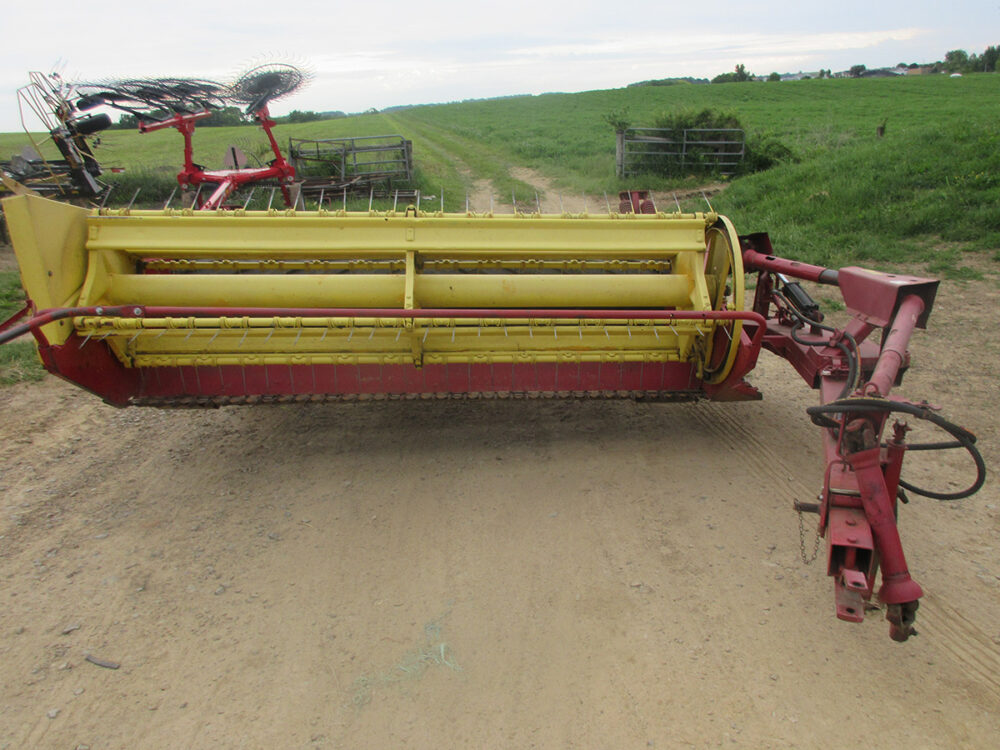 Used New Holland 479 haybine good working machine with good rolls and serial #432397.