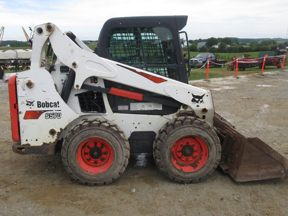 SKID STEER (Bobcat S570