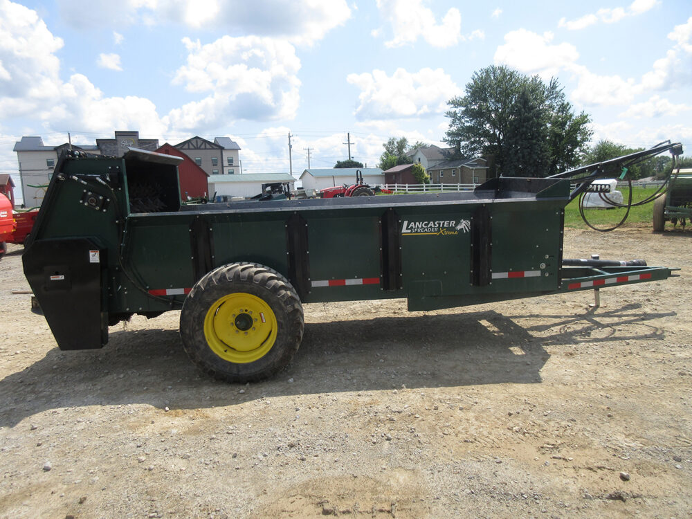 MANURE SPREADER (Lancaster 200 Bu