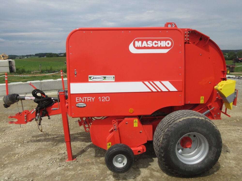 Used equipment: Maschio 4400 round baler, in like-new condition, equipped with net wrap.