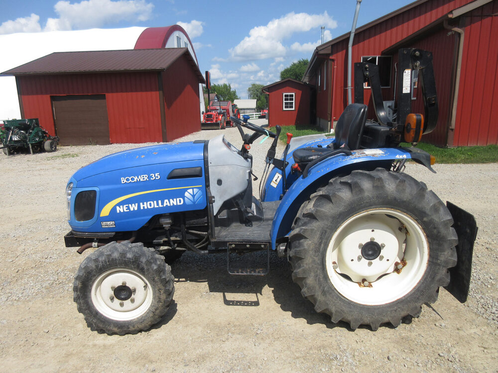 Used equipment: New Holland Boomer 35 tractor, 2017 model, 35 HP, LS Mtron 1.9L 3-cylinder diesel engine, gear drive, 1,100 hours, loader-ready (less loader), new battery and glow plugs installed in 2025, serial number 2109014169.
