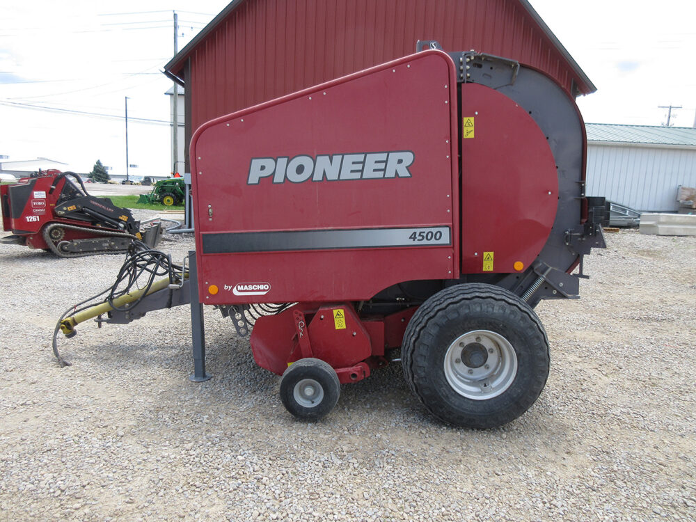 Used equipment: Maschio/Pioneer 4500 round baler, 4' x 5' bale size, 79" extra-wide pickup, Super Pack for faster feeding, net wrap tie, automated oiler, wide flotation tires, one chuck wheel missing, no battery wire, serial number FFF51PD0219R