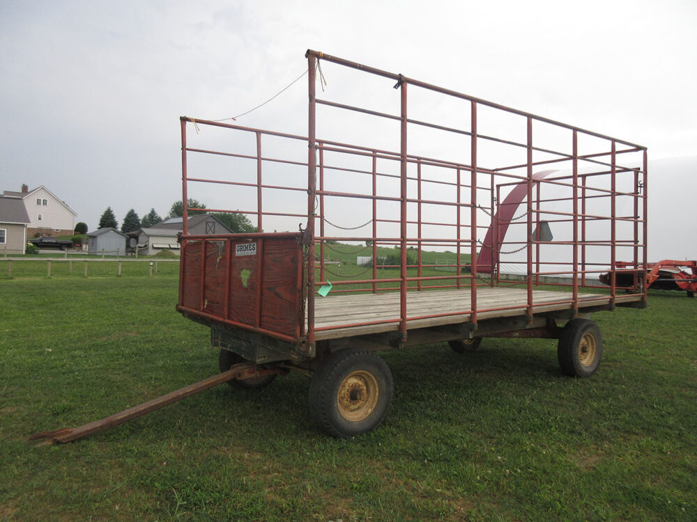 Used kicker wagon with good condition with good floor, air tires, serial #1201, front board is broken, front top pole is missing, and tongue has been welded.