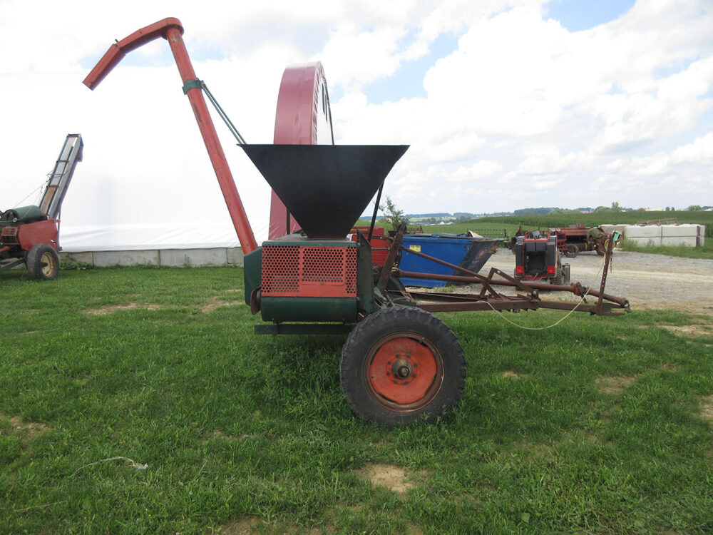 Used equipment: New Idea corn sheller, well maintained and in good condition, serial number 236018