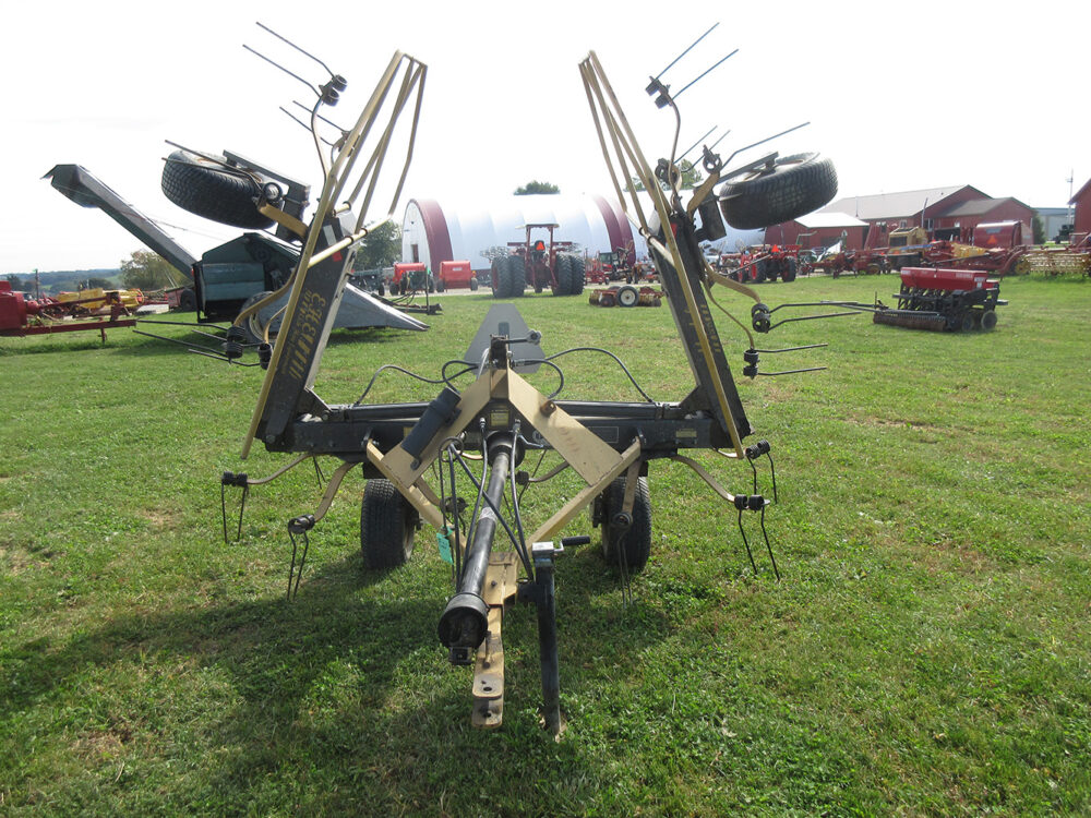 Used equipment: Esch Hay 18' tedder, 4-star, hydraulic tilt and fold, in good condition, several teeth are down to one tine, serial number 181664.