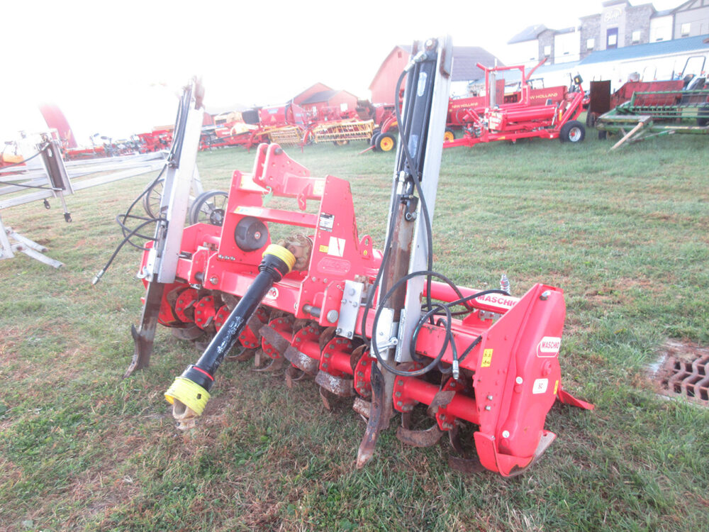 Used equipment: Maschio SC250 tiller, 2022 model, tines approximately 80%, in good condition, one hydraulic hose is missing and one fitting is missing from another hose, serial number NM9660286