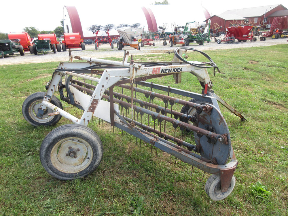 Used equipment: New Idea 406H rake, hydraulically driven, in rough condition and sold as-is, serial number R179294