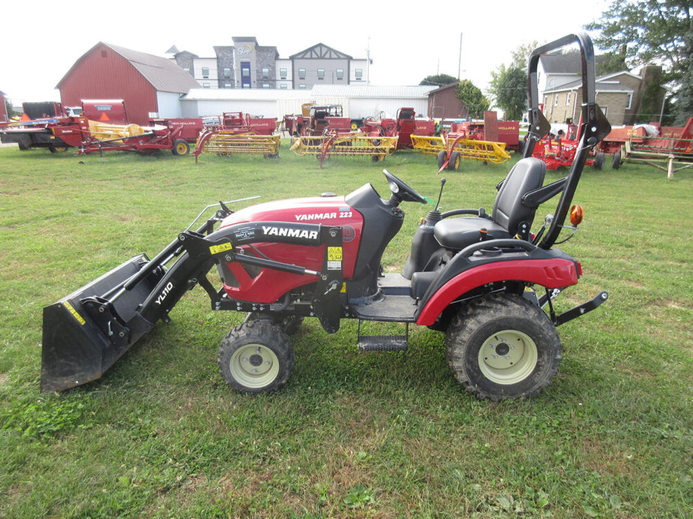 Used equipment: Yanmar 223 tractor, 2024 model, 21.5 HP diesel, 26 hours, 4-wheel drive, loader, lights work, in excellent condition, serial number YMJS0025LPT421285